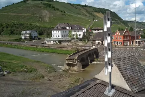 In der Gemeinde Rech hat die Flut 2021 den ganzen Ortskern zerstört. Jüngst wurde eine elektronische Sirene auf dem Dach des Gem