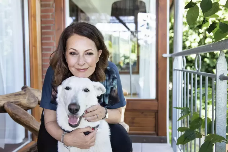 Rippy und Stefanie Stahl: „Wir denken zu wenig über uns selbst nach“, sagt die 58-jährige Psychologin.