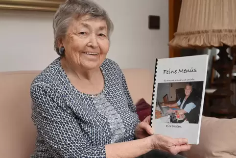 Rita Dahlem kocht leidenschaftlich gerne. Ihre Rezepte sind als Teil einer Sammlung auch gedruckt worden. 