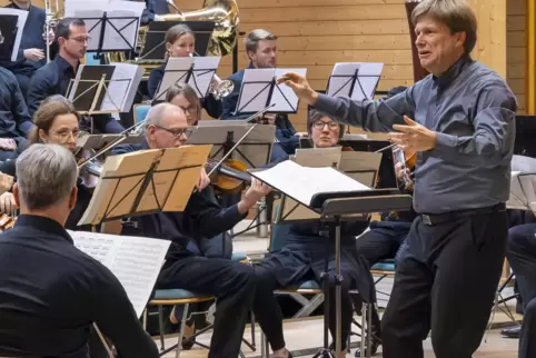 Am Sonntag in Krickenbach: Alexander Mayer dirigiert das Sinfonieorchester des Kreises Kaiserslautern.