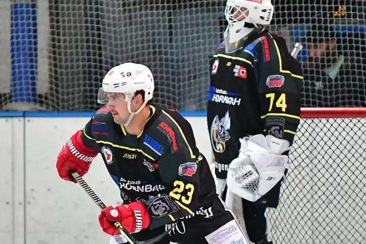 Eishockey-Spieler und Jäger: Leon Kremer. 