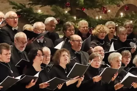 Hier ein Werk von John Rutter in St. Bernhard singend: der Mozartchor Speyer. 