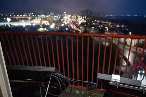 Ein Balkonkraftwerk sorgt für Strom für den Herrnhuter Stern auf dem Fehrbacher Wasserturm.