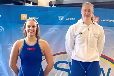 Gewohnte Position: Sophie Bastian (rechts) siegte im Finale über 100 m Schmetterling vor Jennifer Vatter aus Clausen, die für de