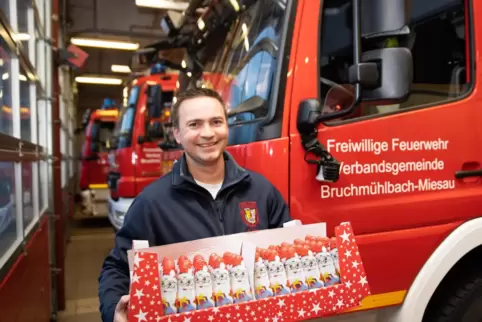 Benedikt Glas freut sich schon auf die Lichterfahrten der Feuerwehr, bei denen wieder Schoko-Nikoläuse verteilt werden.