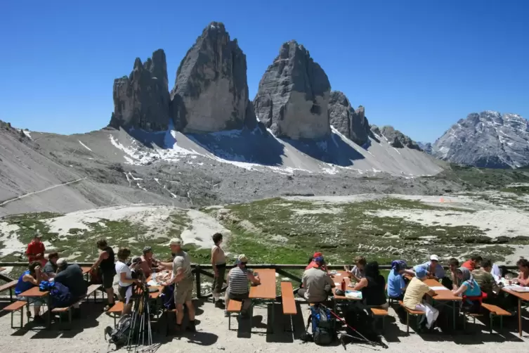 Verdiente Pause: Die Drei-Zinnen-Hütte ist bewirtschaftet.