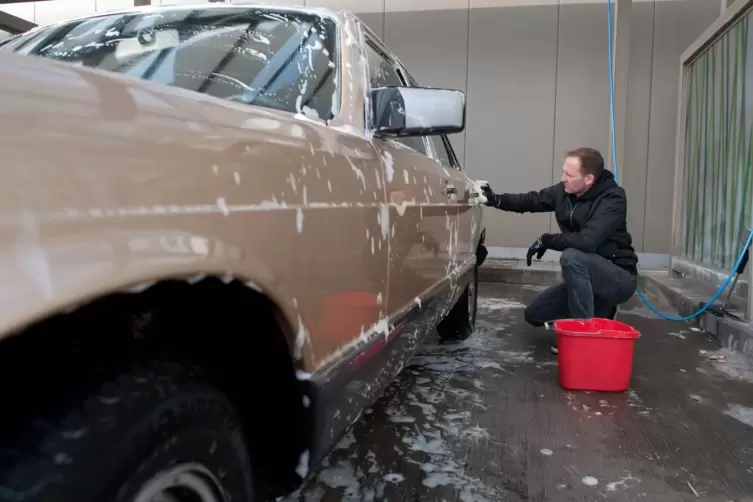 Glänzend sauber: So waschen Sie das Auto wie ein Profi - DPA Themenwelten -  DIE RHEINPFALZ