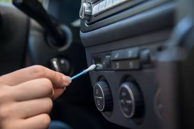 Wie reinige ich das Armaturenbrett im Auto? – Kult Premium