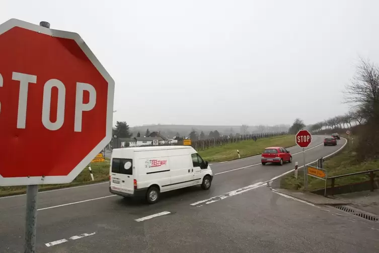 Der Unfall ereignete sich kurz hinter der Kreuzung nach Arzheim.