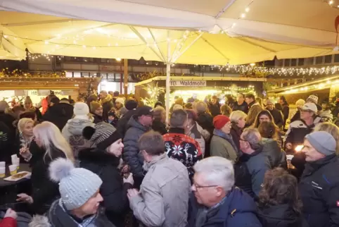 Großer Andrang herrschte beim Waldmohrer Weihnachtsmarkt am Wochenende. Die Stadtspitze ist mit der Resonanz zufrieden.