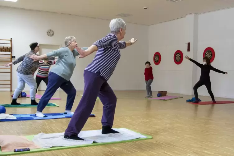 Die Gruppe in Erpolzheim beim Training unter Leitung von Physiotherapeutin Marion Meier (rechts hinten).