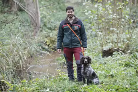  Paul Jonathan Mohr und sein Deutscher Wachtelhund Hagen sind nicht nur beruflich oft im Wald unterwegs.