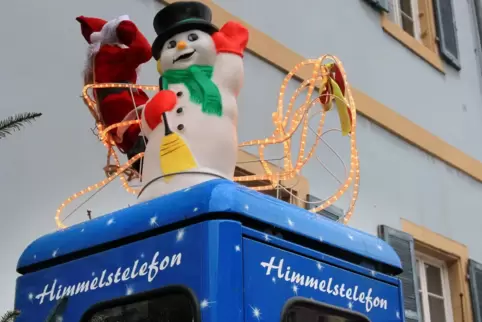 Besonderheit auf dem Weihnachtsmarkt: das Himmelstelefon.