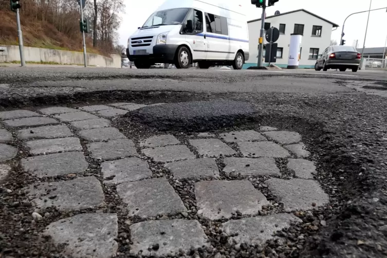 In den dringend notwendigen Straßenbau soll auch im kommenden Jahr viel Geld gesteckt werden. 