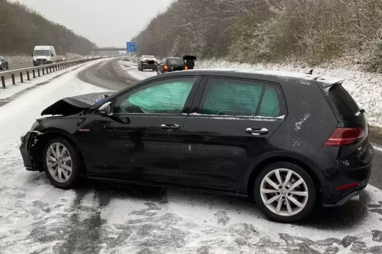 Der VW Golf geriet ins Rutschen. 