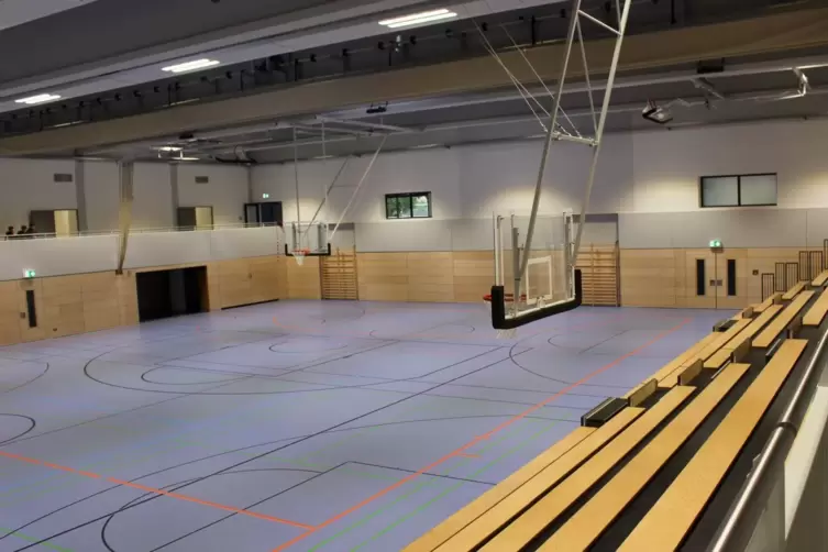 Die sanierte Sporthalle der IGS Rheinzabern.