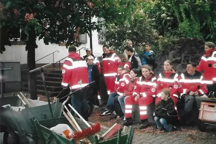 Das DRK Schaidt war vor Jahren bei der Aktion „Kehren für Ruanda“ aktiv, das gespendete Geld wurde für Hilfsprojekte eingesetzt.