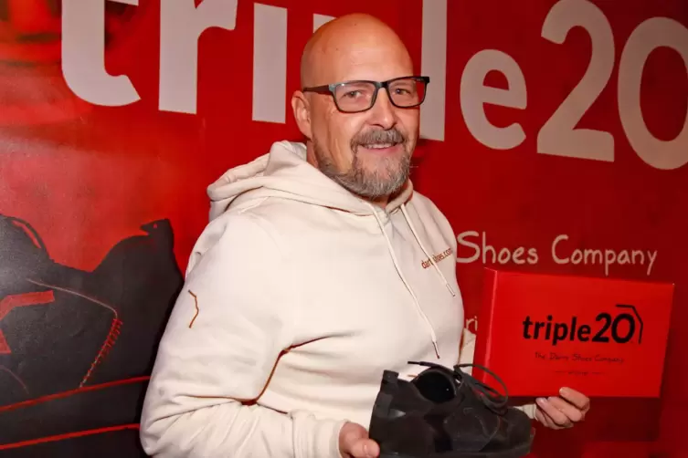 Hat den weltweit einzigen Dartschuh mit dem signifikanten Namen „Triple 20“ entwickelt und produziert: Jürgen Bloch aus Thaleisc