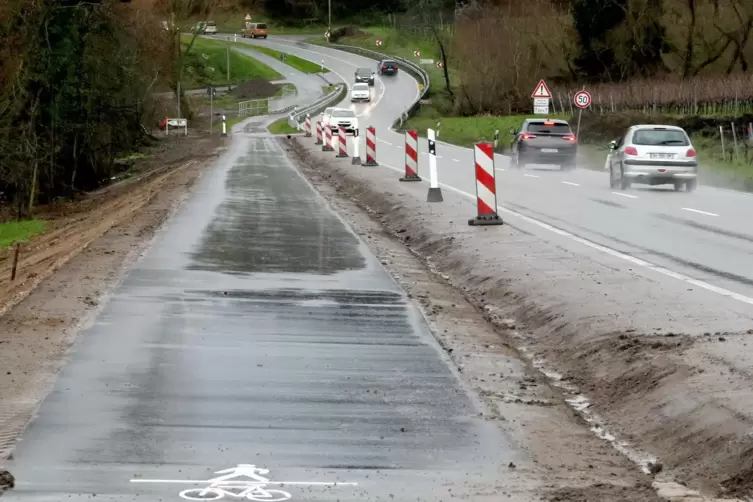 Zuletzt wurde nördlich der Gemeinde Oberotterbach am Geh- und Radweg gearbeitet.