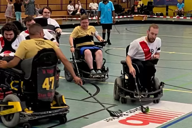 Spielmacher und erfolgreichster Torschütze ist Nationalspieler David Huber (rechts) bei den Rolli-Teufeln Ludwigshafen. 