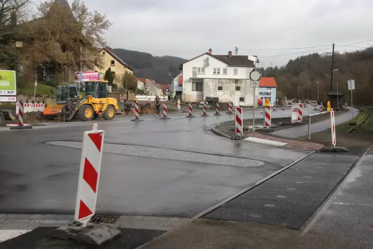 Der erste Bauabschnitt an der Abzweigung nach Hundheim ist abgeschlossen.