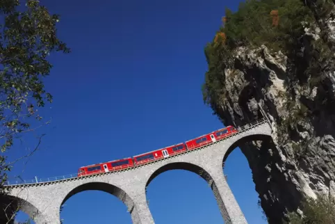 Schöne Aussichten: Fahrt mit der Rhätischen Bahn. Auch darüber informiert der Reisemarkt Rhein-Neckar-Pfalz.