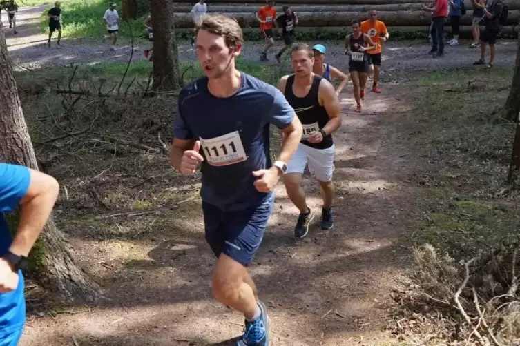  Mit lauter Einsen auf der Brust den Teufelstisch-Trail gelaufen: Jens Dorst (39), der als A-Junior mit dem FKP das DFB-Pokal-Fi