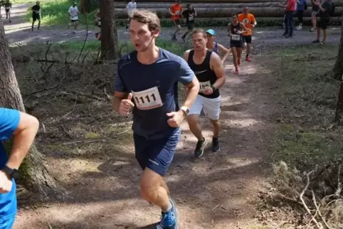  Mit lauter Einsen auf der Brust den Teufelstisch-Trail gelaufen: Jens Dorst (39), der als A-Junior mit dem FKP das DFB-Pokal-Fi