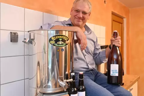 Das ist sein Bier: Rene Verdaasdonk braut zu Hause seinen eigenen Gerstensaft. 