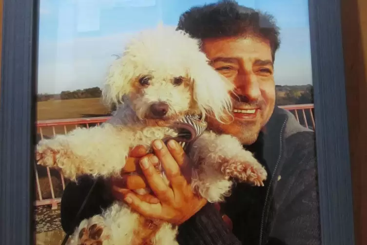 Murtaza Arslan mit dem geliebten Familienhund Joki.