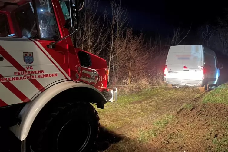 Die Feuerwehr musste den jungen Mann aus seiner misslichen Lage befreien.