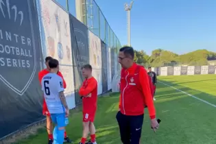 Stefan Roßkopf, Pressesprecher des FCK (rechts), nach dem Testspiel gegen 1860 München.