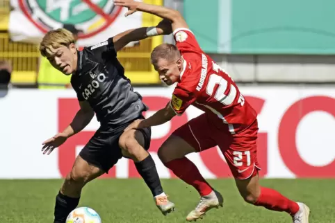 Einer der wenigen Linksfüßer beim 1. FC Kaiserslautern: Hendrick Zuck (rechts).