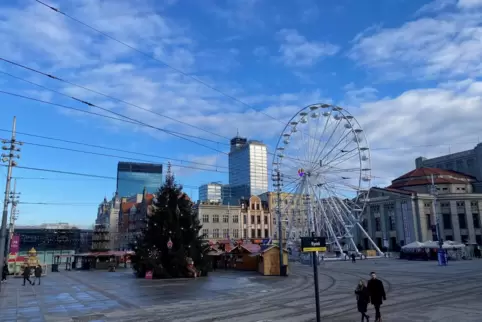 In Bewegung: Die Innenstadt von Kattowitz, rechts ein Riesenrad. 