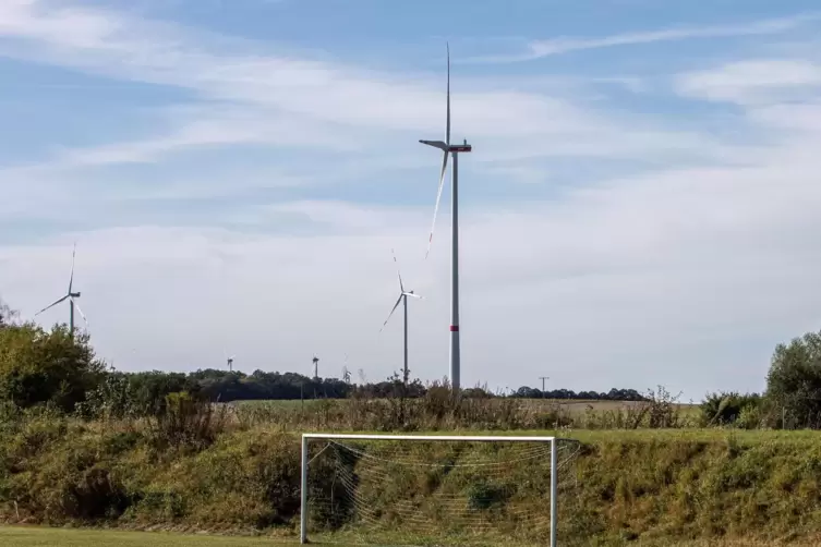 Hinter dem Vinninger Sportplatz in Richtung Stausteiner Wald könnten weitere Windräder gebaut werden. 