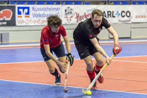 Christopher Matz (rechts) erzielte zwei Tore für den DHC im Spiel gegen den Rüsselsheimer RK II.