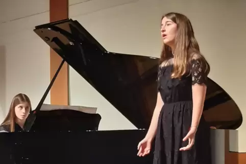 Boten Lieder in Bad Dürkheim: Mariella Dapprich (Klavier) und Lisa Wunderle (Gesang) aus Montabaur.