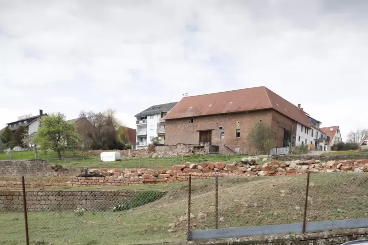 An dem Neubaugebiet Wächterwiesen wird nun ein Regenrückhaltebecken gebaut. 