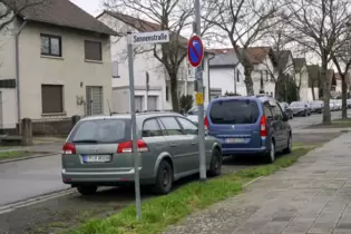 Von vielen Anwohnern seit Langem zum Parken genutzt: die Flächen entlang der Oggersheimer Straße. Im November hat das Ordnungsam