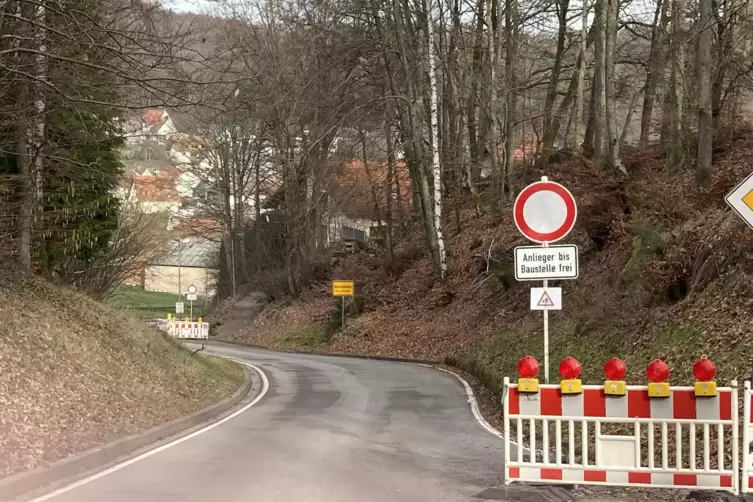 Seit September ist die Ortsdurchfahrt Krickenbach – hier der Ortseingang aus Richtung Linden – voll gesperrt. Nächste Woche ende