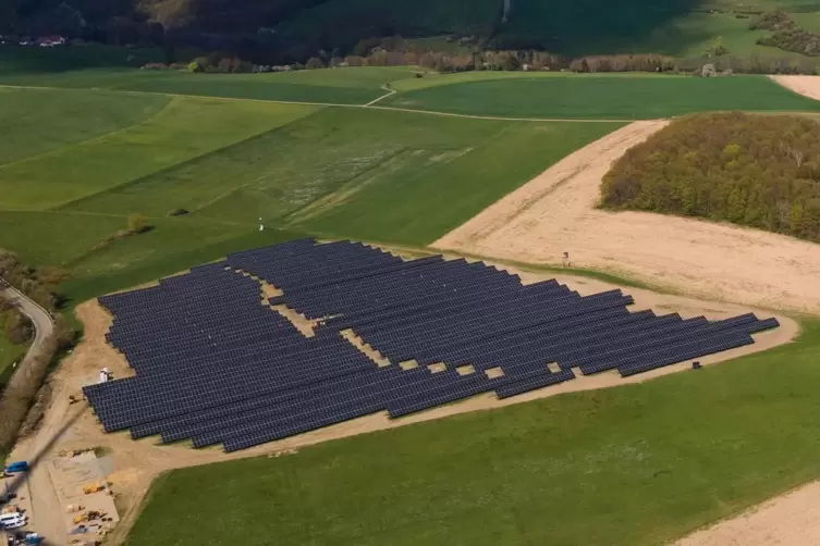 Bei Einöllen steht die bisher einzige Photovoltaik-Freiflächenanlage im Nordkreis. Anfragen für weitere gibt es viele.