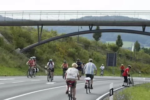 Freie Fahrt für Radler statt Autofahrer heißt es beim Autofreien Lautertal.