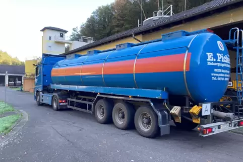 Dieser 40-Tonner muss vielleicht schon bald nicht mehr durch Niedersimten fahren. Die Stadt will eine Pipeline nach Winzeln baue