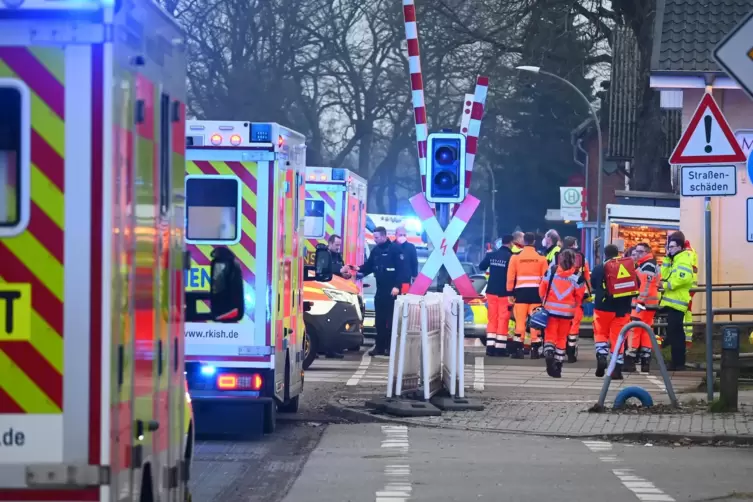 Ersten Erkenntnissen zufolge wurden bei dem Angriff sieben Menschen verletzt. 