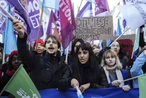 Der Streik gegen die Rentenreform soll weiter gehen: Demonstranten vor einer Woche in Paris.