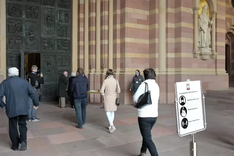 Bistum auf dem Weg: Gottesdienst im Dom mit Corona-Auflagen, die laut Generalvikar Markus Magin immer noch nachwirken. 