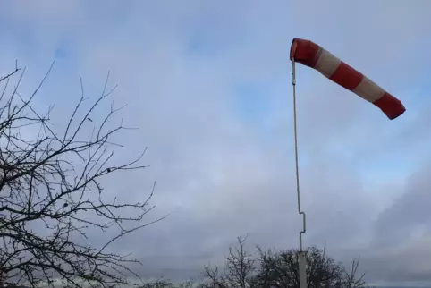 Es wird wieder windiger, bleibt aber trüb.