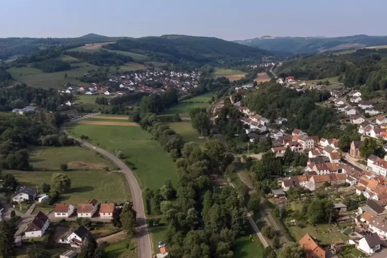 Für die Ortsteile Gumbsweiler (inks) und Eschenau (im Hintergrund) wurden bereits Sanierungssatzungen auf den Weg gebracht. 