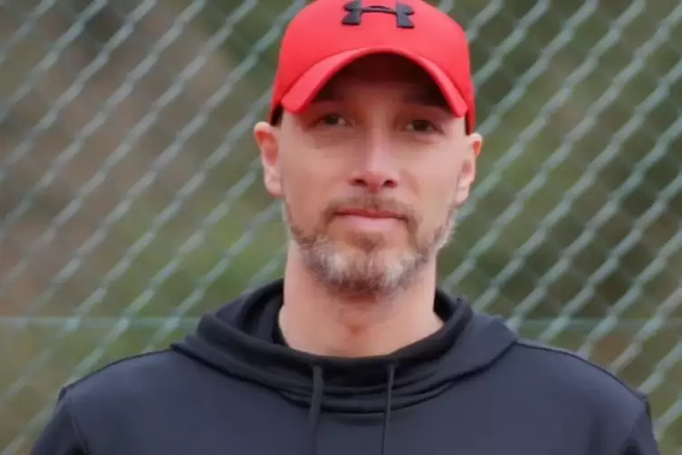 Jens Müller kehrte vor vier Jahren dem Fußball den Rücken, spielt seitdem wieder beim ASC Bunker Boys Brücken Tennis. 