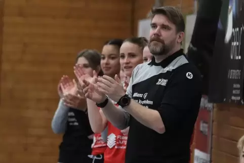 Fierte mit seinen Frauen den siebten Sieg in Serie: FSG-Trainer Björn Stoll. 